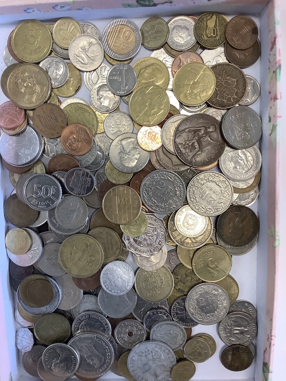 Petit lot de pièces diverses dont 15 francs Suisse etc monnaies petit lot de pieces diverses dont 15 francs suisse etc