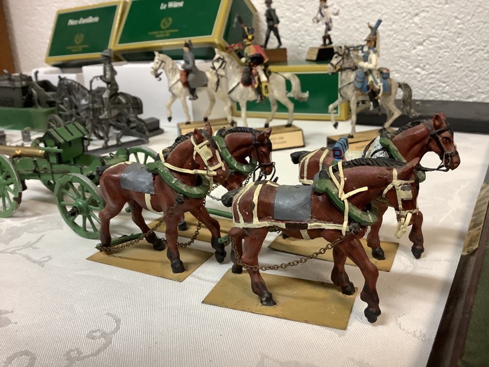 monnaies lot de miniatures de l armee de napoleon train de 4 chevaux en plomb peints le fourgon de la cantiniere le fourgon de service de l empereur et divers