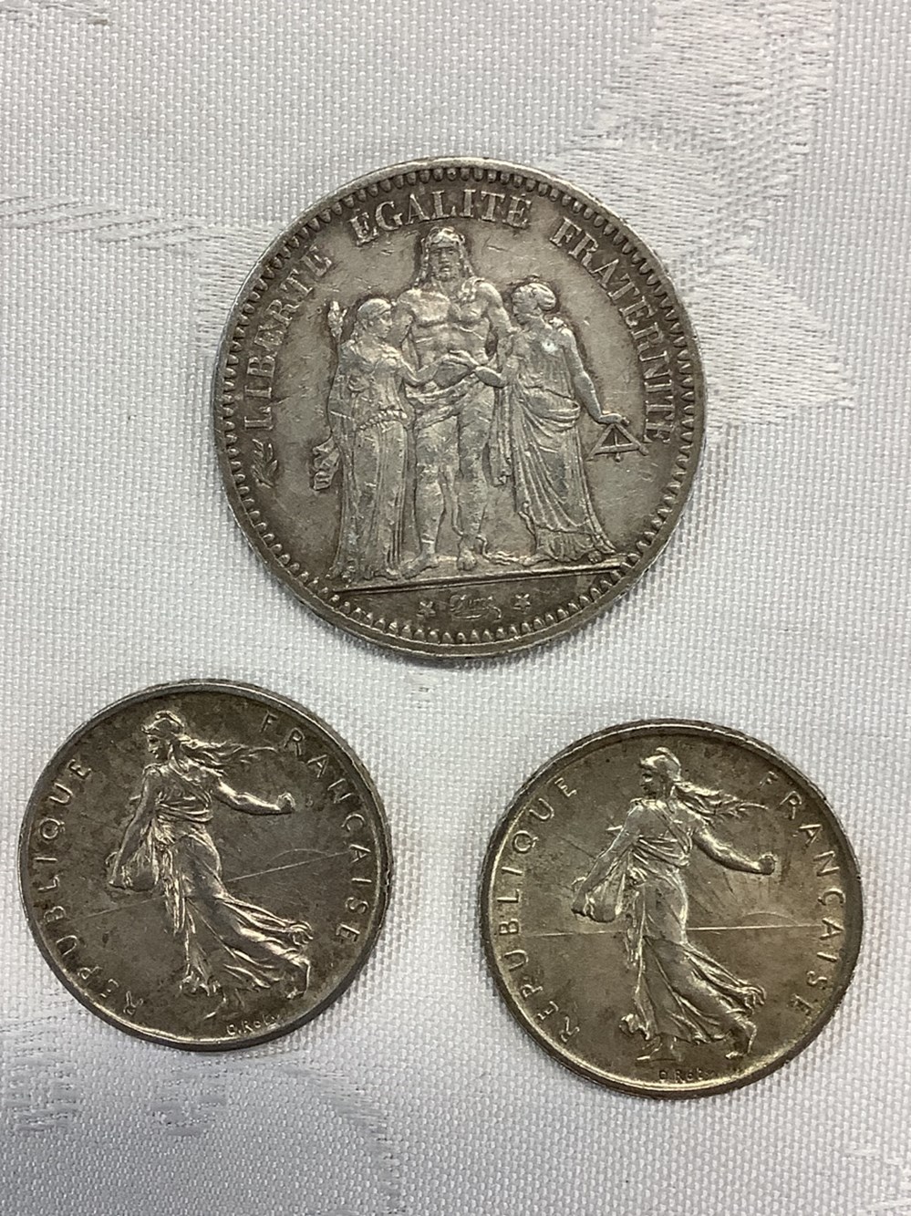 1 pièce argent 5 francs 1873 atelier A, type Hercule et 2 pièces de 5 francs 1960 monnaies 1 piece argent 5 francs 1873 atelier a type hercule et 2 pieces de 5 francs 1960