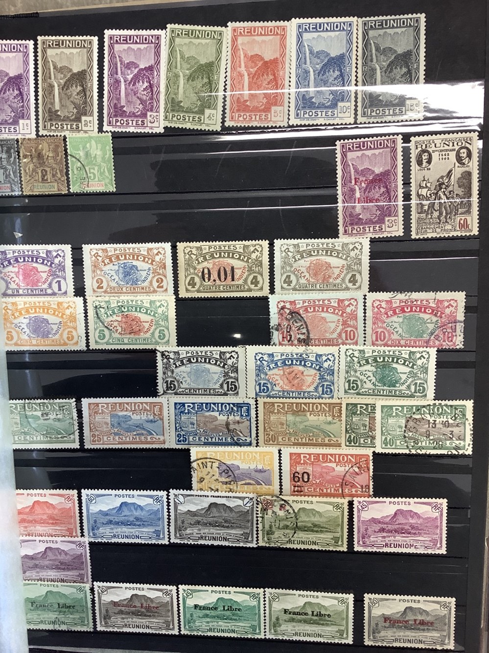 Lot de 7 classeurs de timbres divers pays, oblitérés et neufs, plusieurs milliers de timbres, 7 monnaies lot de 7 classeurs de timbres divers pays obliteres et neufs plusieurs milliers de timbres