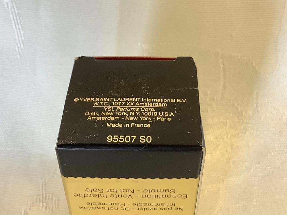 « Champagne », Eau de toilette vaporisateur Yves Saint Laurent. Flacon 7,5mL à l’état neuf. Dans sa boîte ouverte, en bon état. 3 monnaies champagne eau de toilette vaporisateur yves saint laurent flacon 7 5ml a l etat neuf dans sa boite ouverte en bon etat