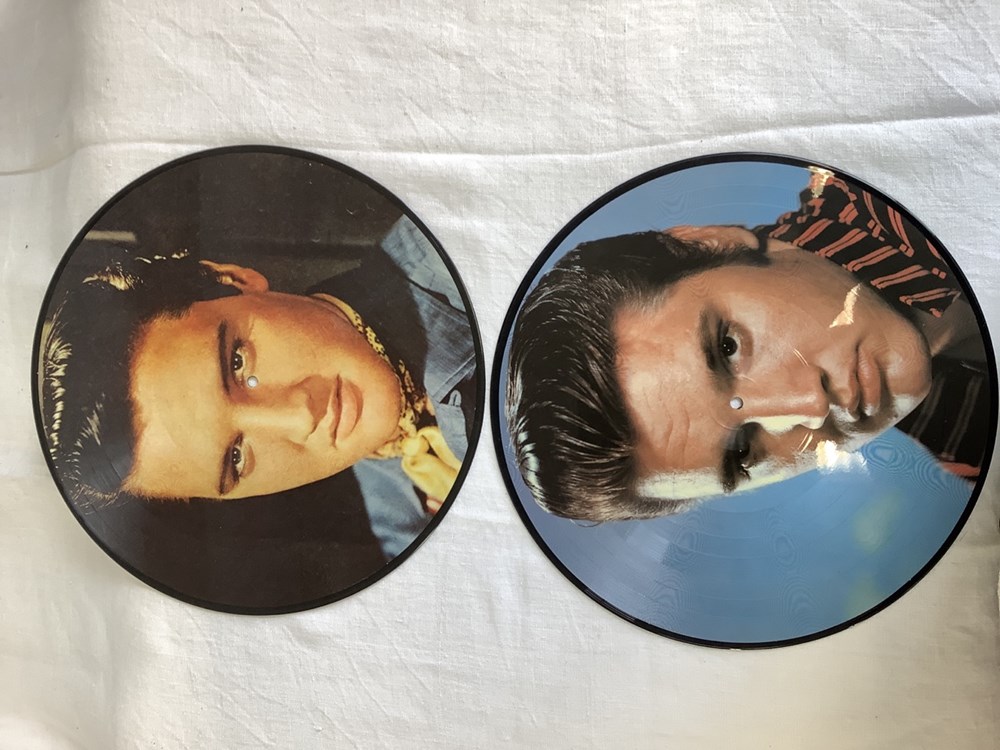 4 vinyles Elvis Presley dont 2 pictures Disc 33T, 1 Picture Disc 25 cm et un 33T couleur jaune doré. État NM, vinyle jaune, VG 2 monnaies 4 vinyles elvis presley dont 2 pictures disc 33t 1 picture disc 25 cm et un 33t couleur jaune dore etat nm vinyle jaune vg