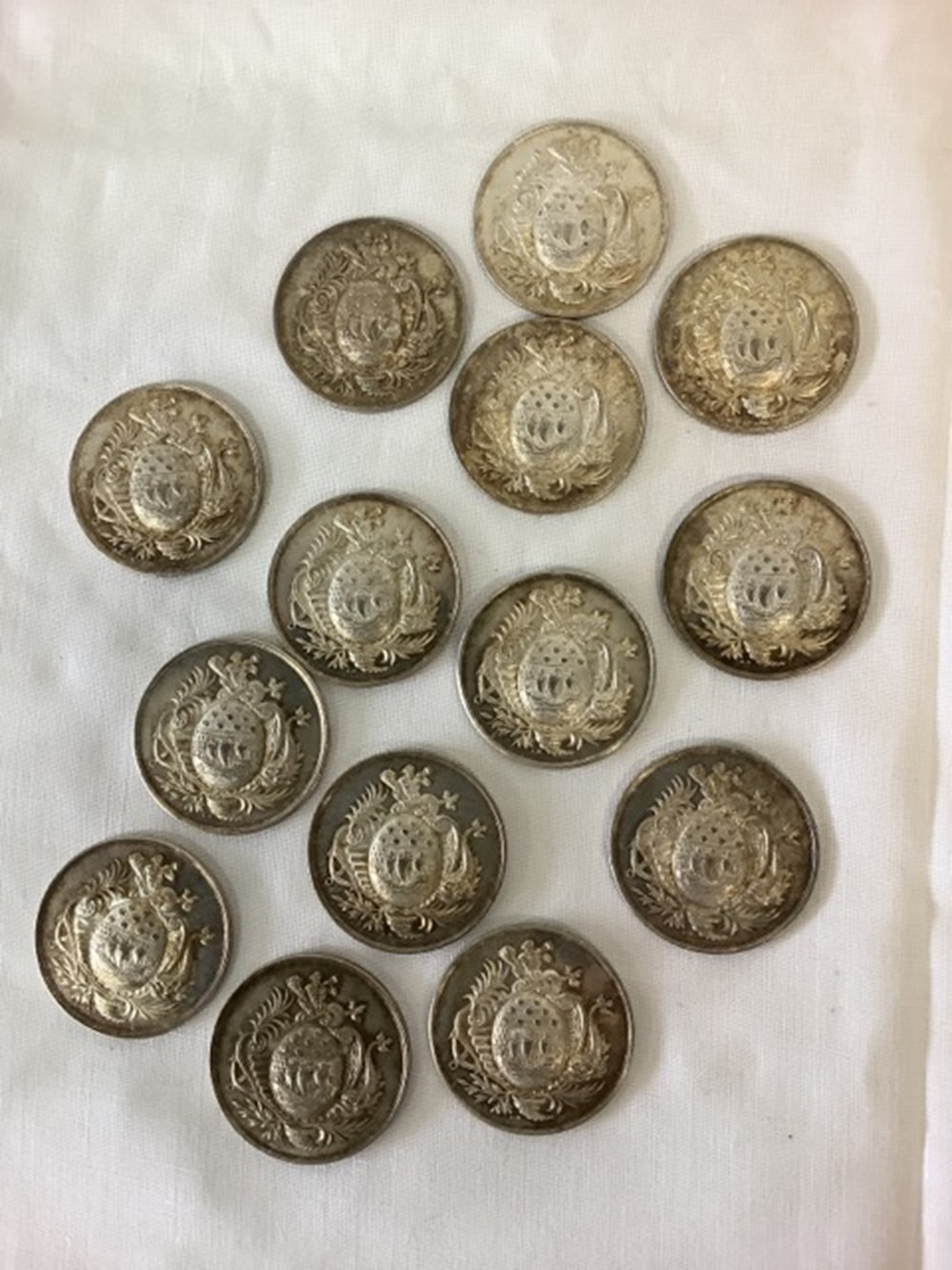 Ensemble de 14 jetons de présence bretons caisse d épargne de Lorient en argent, poid total 216 gr. monnaies ensemble de 14 jetons de presence bretons caisse d epargne de lorient en argent poid total 216 gr