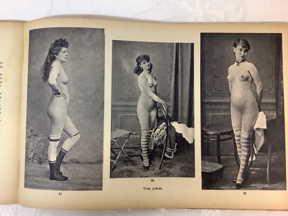 monnaies 2 albums de photographies dans l intimite de personnages illustres et 1 livre petit musee de la curiosite photographique presente par louis cheronnet