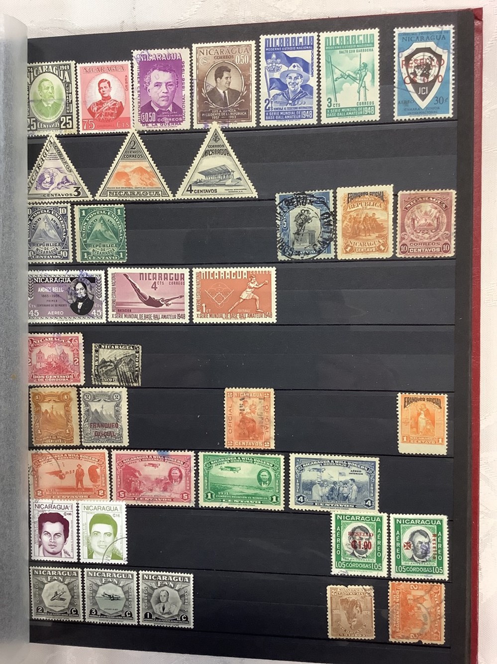 4 albums de timbres, principalement Amériques, pour la plupart, oblitérés, 8 monnaies 4 albums de timbres principalement ameriques pour la plupart obliteres
