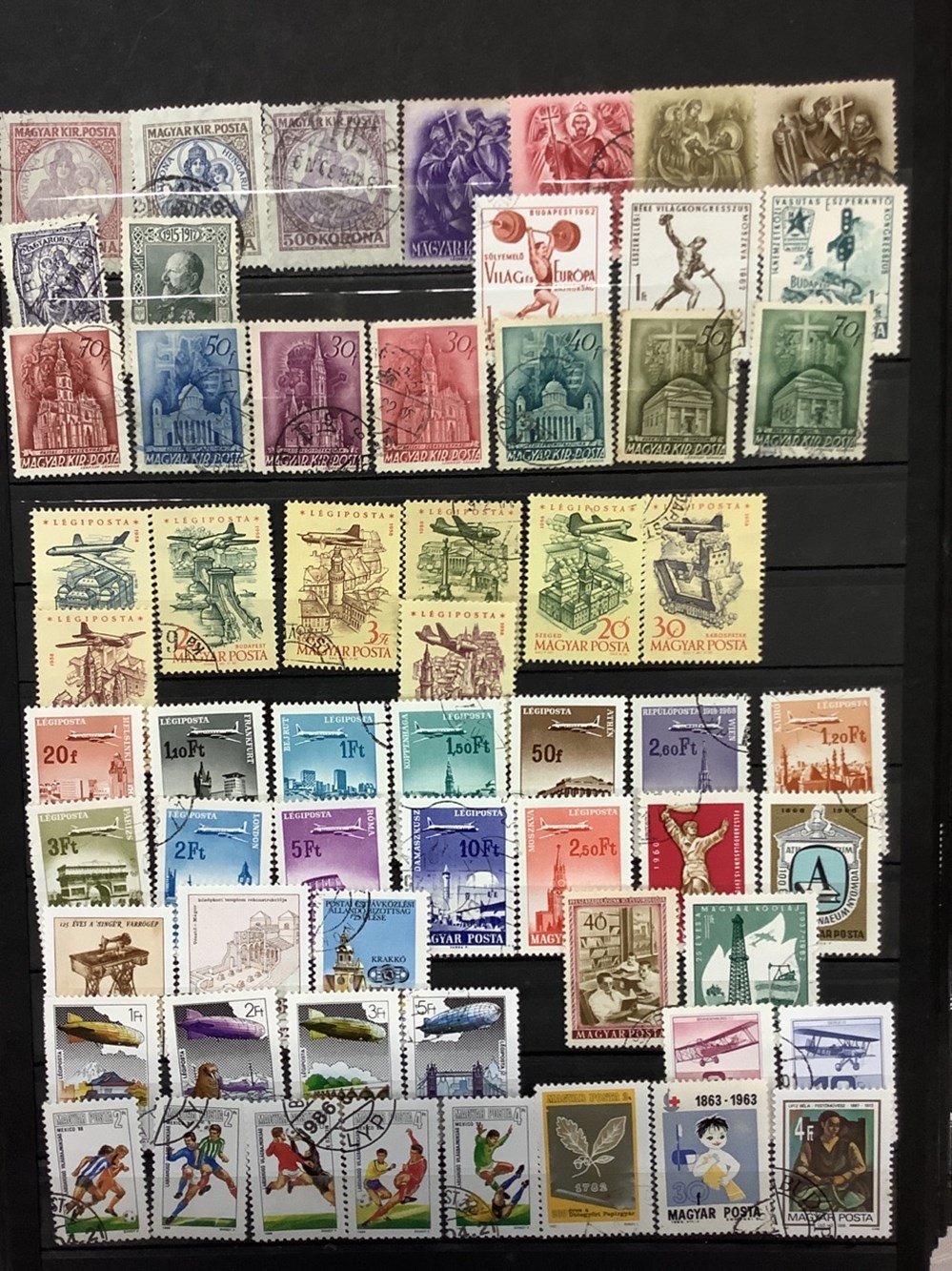 Collection de 8 classeurs de timbres, principalement Europe de l’Est, des milliers de timbres 7 monnaies collection de 8 classeurs de timbres principalement europe de l est des milliers de timbres