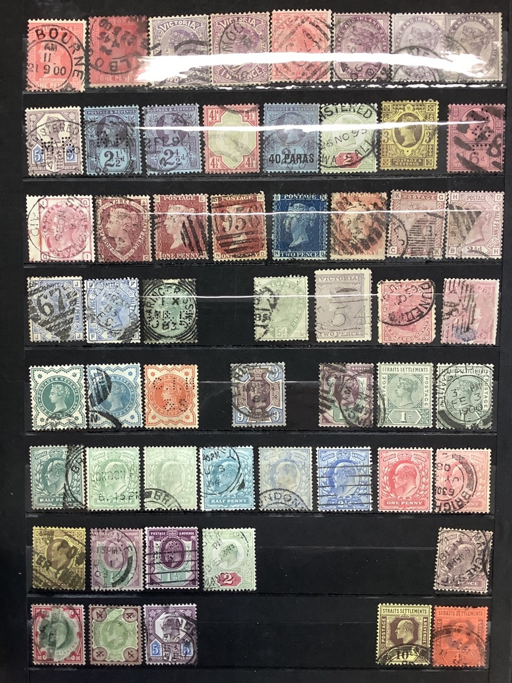 14 albums de timbres, principalement Europe de l’Ouest, la plupart oblitérés, toutes époques, plusieurs milliers de timbres 12 monnaies 14 albums de timbres principalement europe de l ouest la plupart obliteres toutes epoques plusieurs milliers de timbres