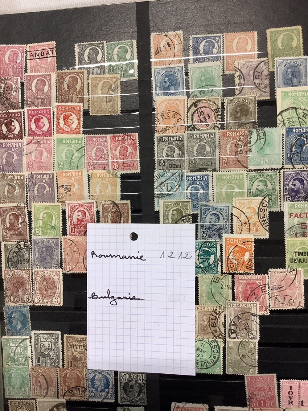 Collection de 8 classeurs de timbres, principalement Europe de l’Est, des milliers de timbres 10 monnaies collection de 8 classeurs de timbres principalement europe de l est des milliers de timbres