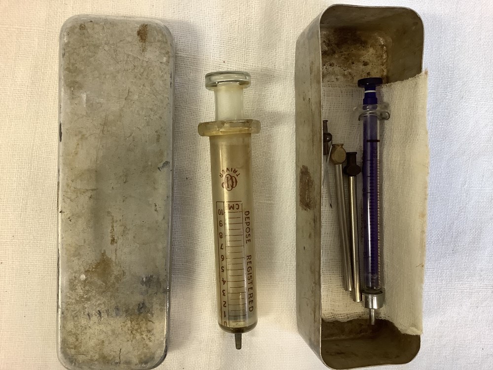 Petit lot d’instruments médicaux 3 monnaies petit lot d instruments medicaux