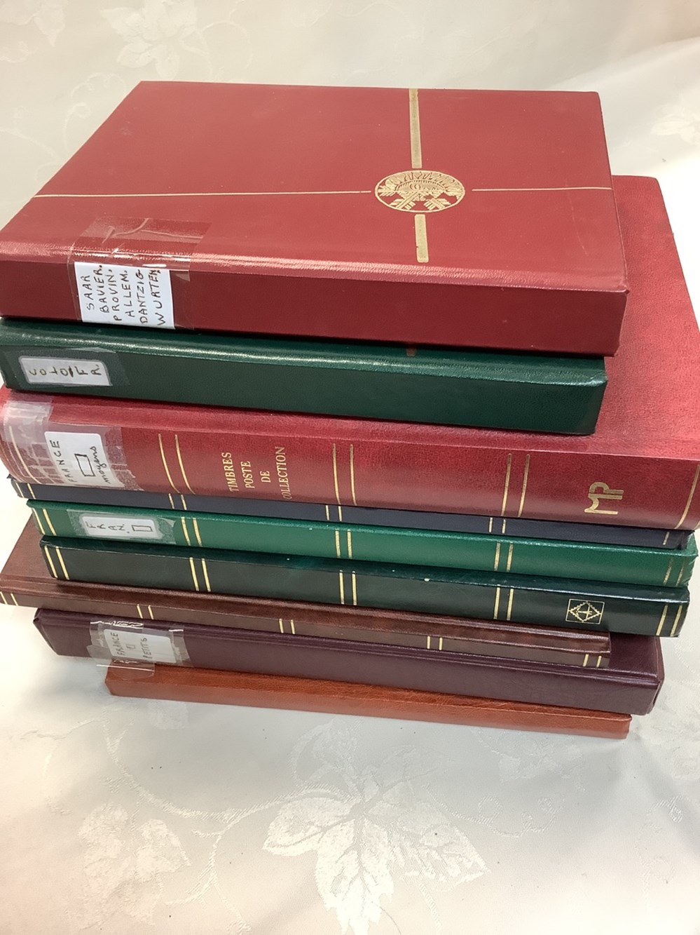 9 albums de timbres France, principalement oblitérés, quelques neufs, + colonies + Occupation française en Allemagne. monnaies 9 albums de timbres france principalement obliteres quelques neufs colonies occupation francaise en allemagne