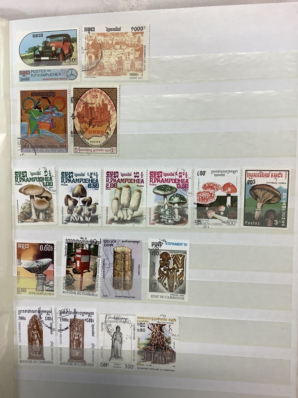8 albums de timbres, Asie et Proche 8 monnaies 8 albums de timbres asie et proche