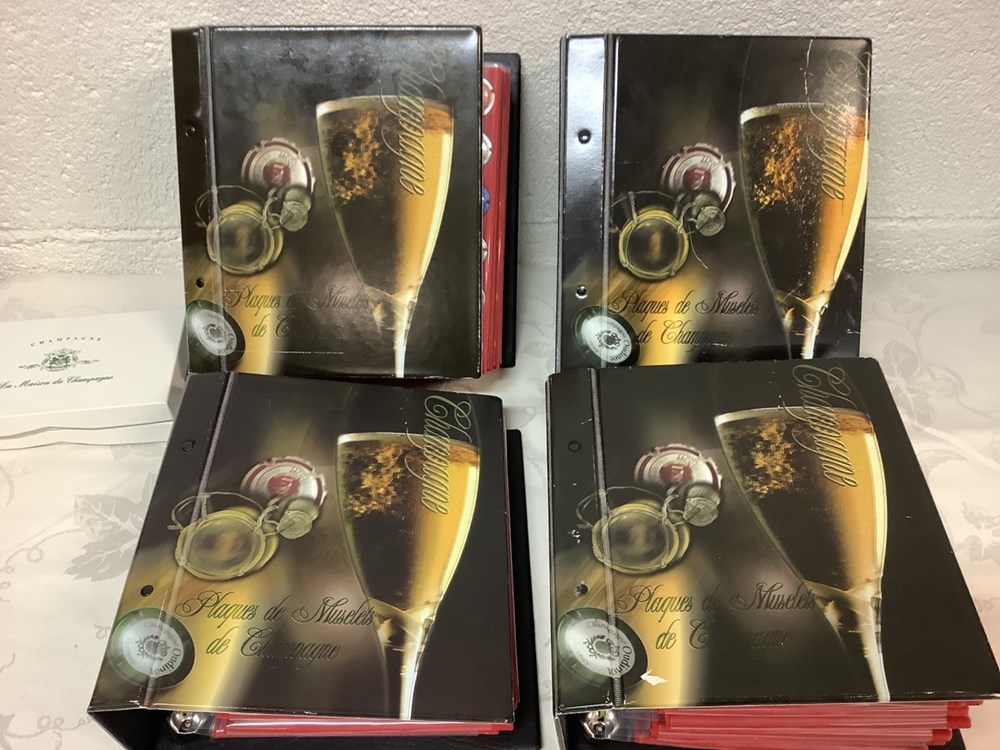 Lot de classeurs de capsules de Champagne monnaies lot de classeurs de capsules de champagne