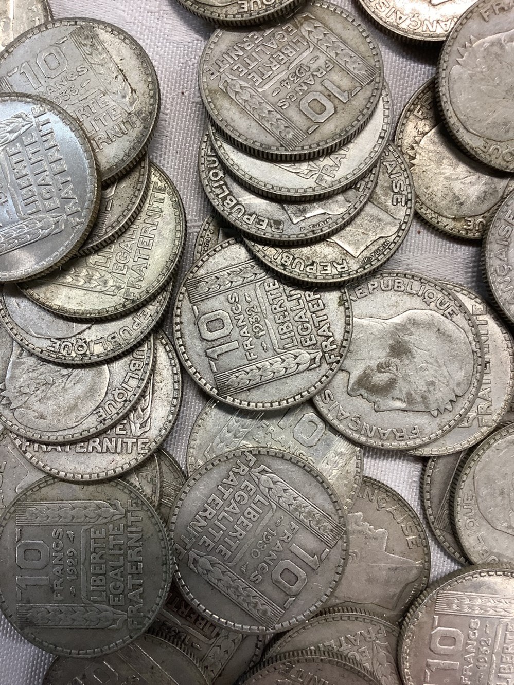 Lot de pièces de 116 pièces en argent de 10 francs Turin année 1931, 1932, 1933….. pour 1,15 kg environ 3 monnaies lot de pieces de 116 pieces en argent de 10 francs turin annee 1931 1932 1933 pour 1 15 kg environ