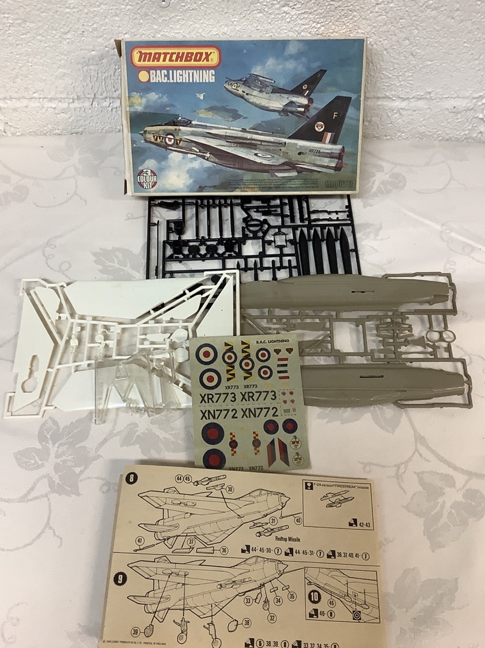 5 maquettes aviation militaire à construire de marque