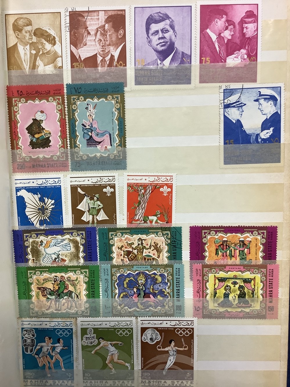 8 albums de timbres, Asie et Proche 5 monnaies 8 albums de timbres asie et proche