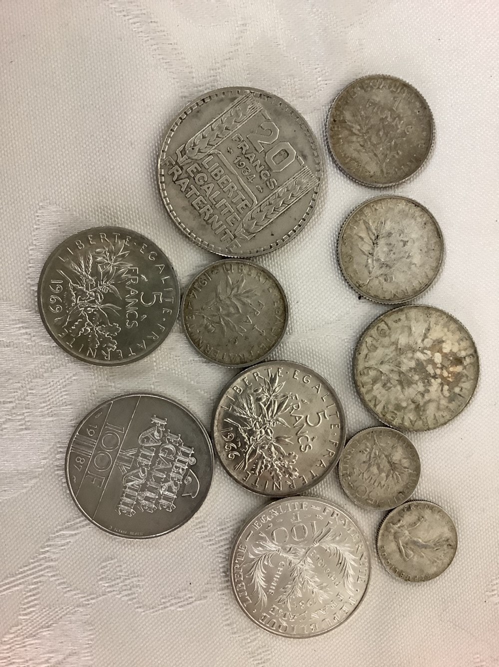 Lot de pièces en argent poids total 607 grammes 2 monnaies lot de pieces en argent poids total 607 grammes