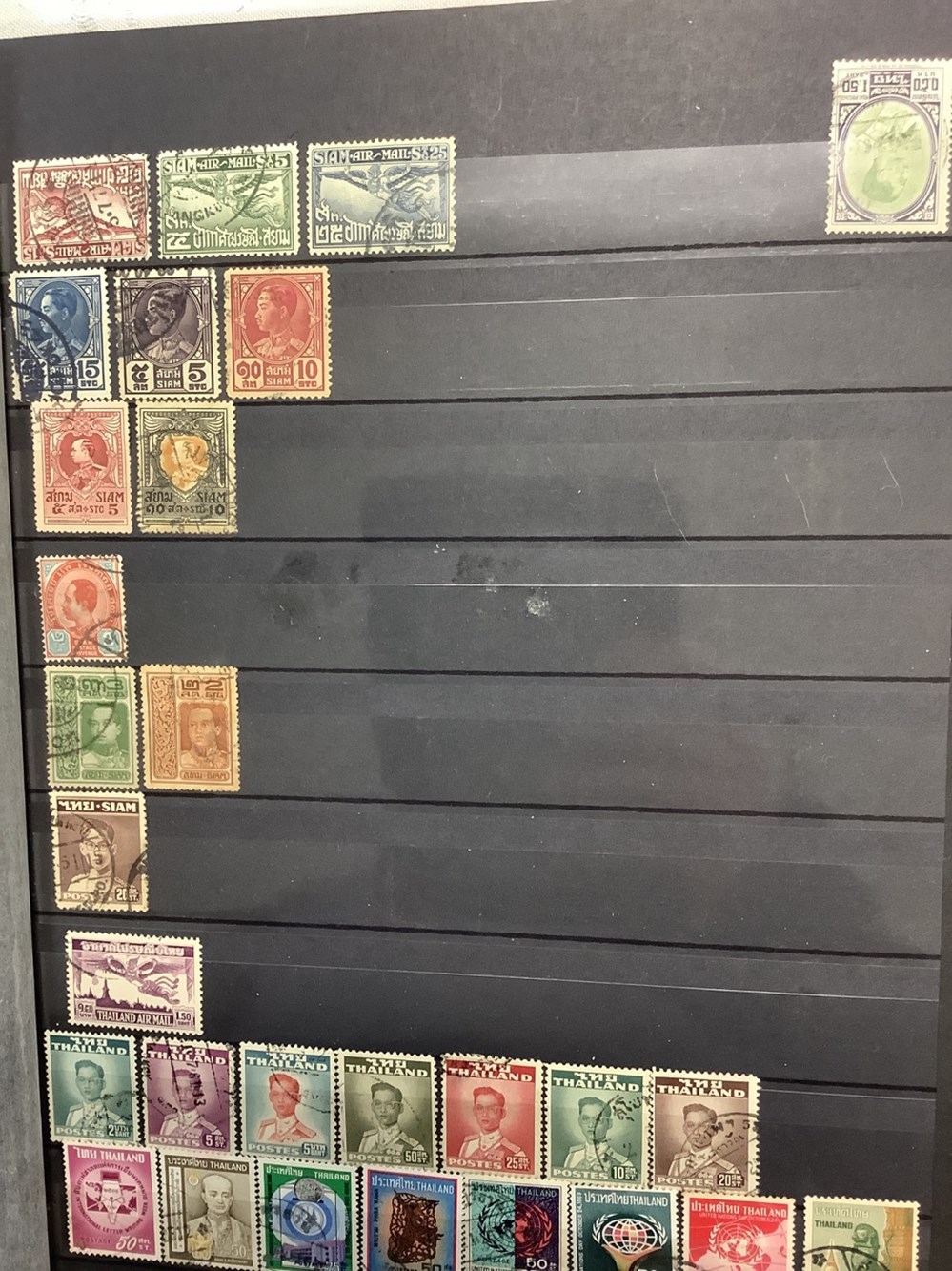 8 albums de timbres, Asie et Proche 10 monnaies 8 albums de timbres asie et proche