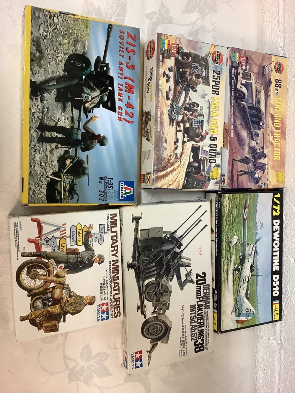 monnaies ensemble de 6 maquettes militaria a construire de marques heller airfix italeri et tamiya avec les notices