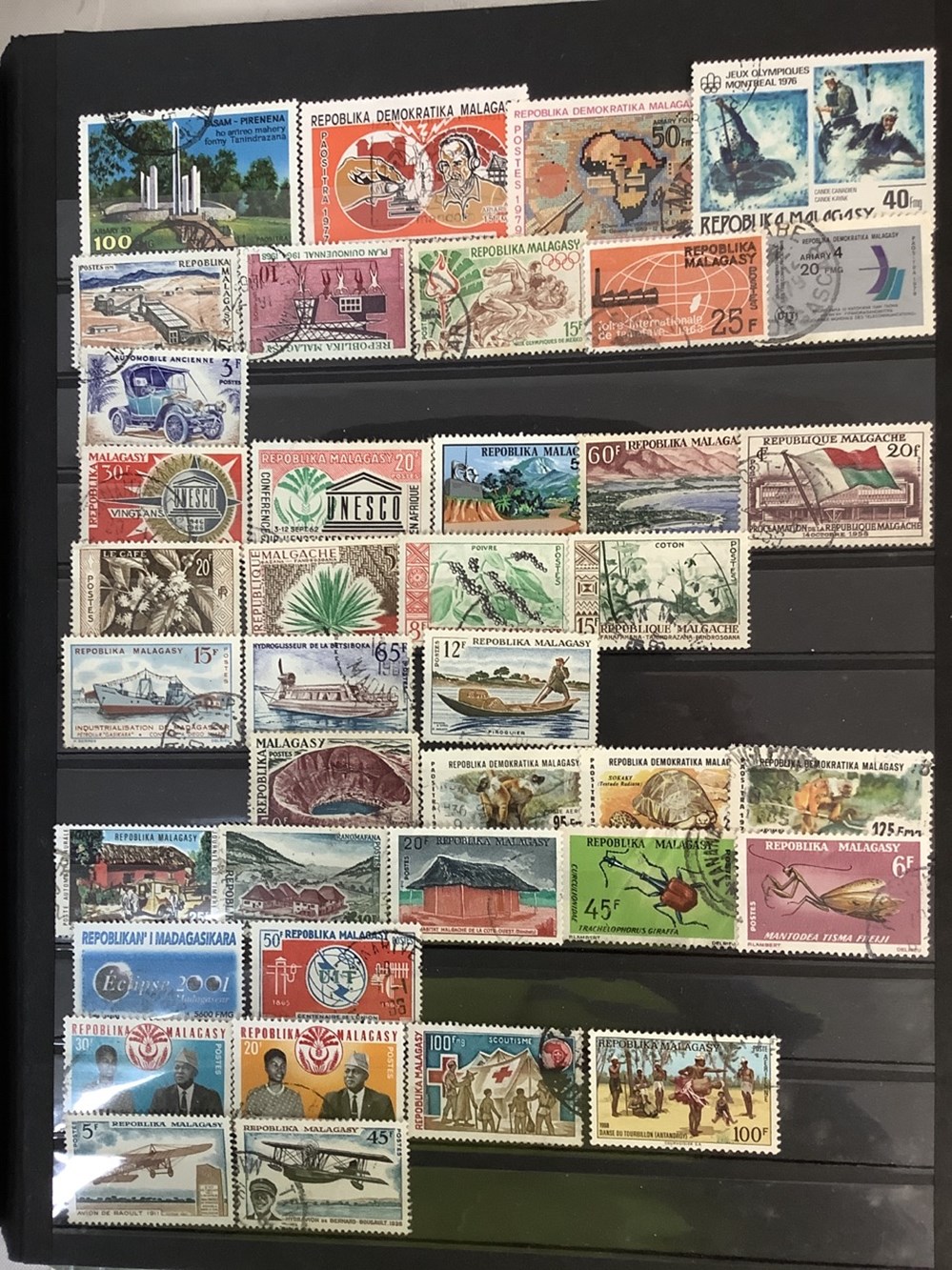 9 classeurs principalement Afrique 10 monnaies 9 classeurs principalement afrique