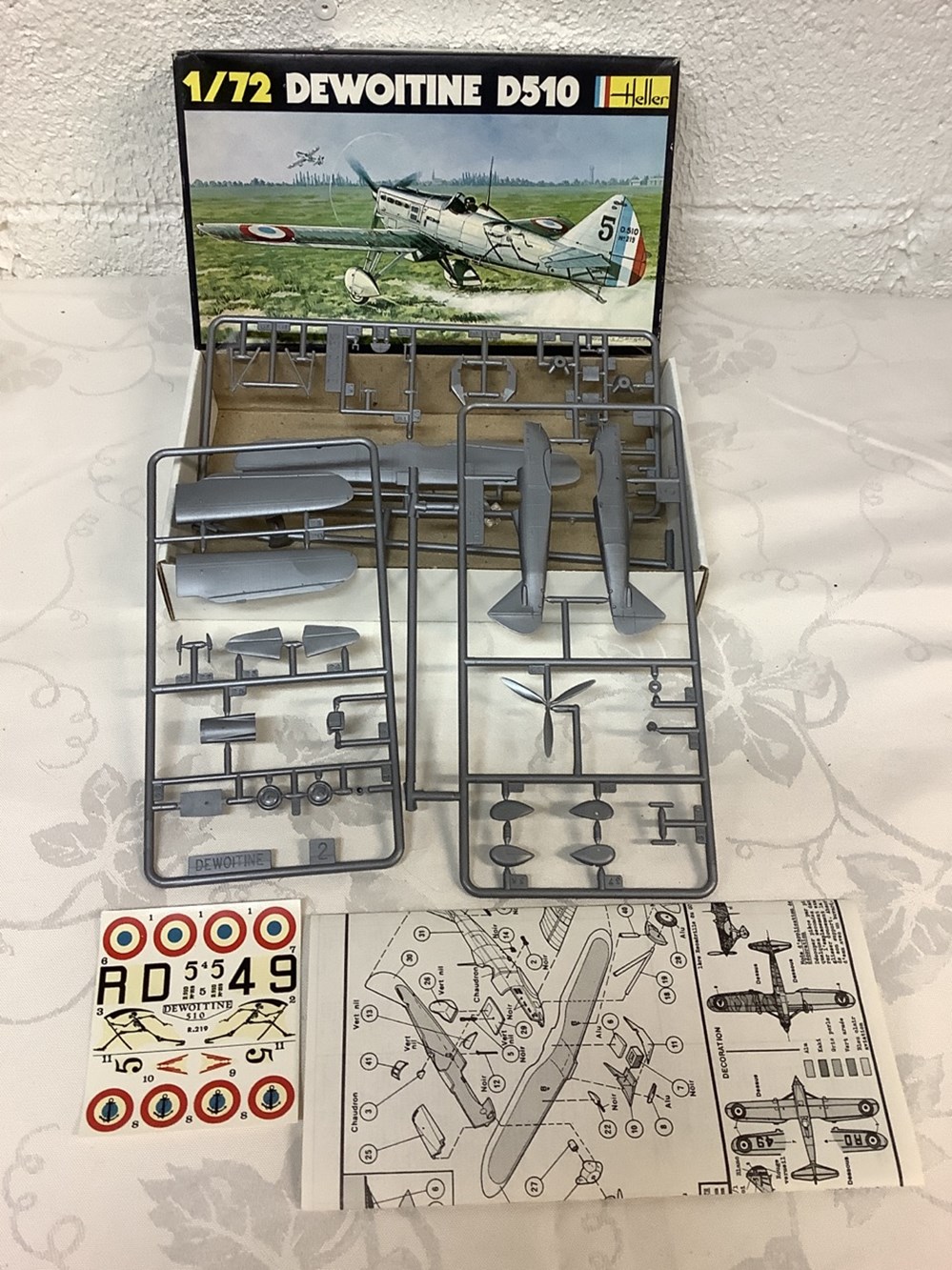 monnaies ensemble de 6 maquettes militaria a construire de marques heller airfix italeri et tamiya avec les notices