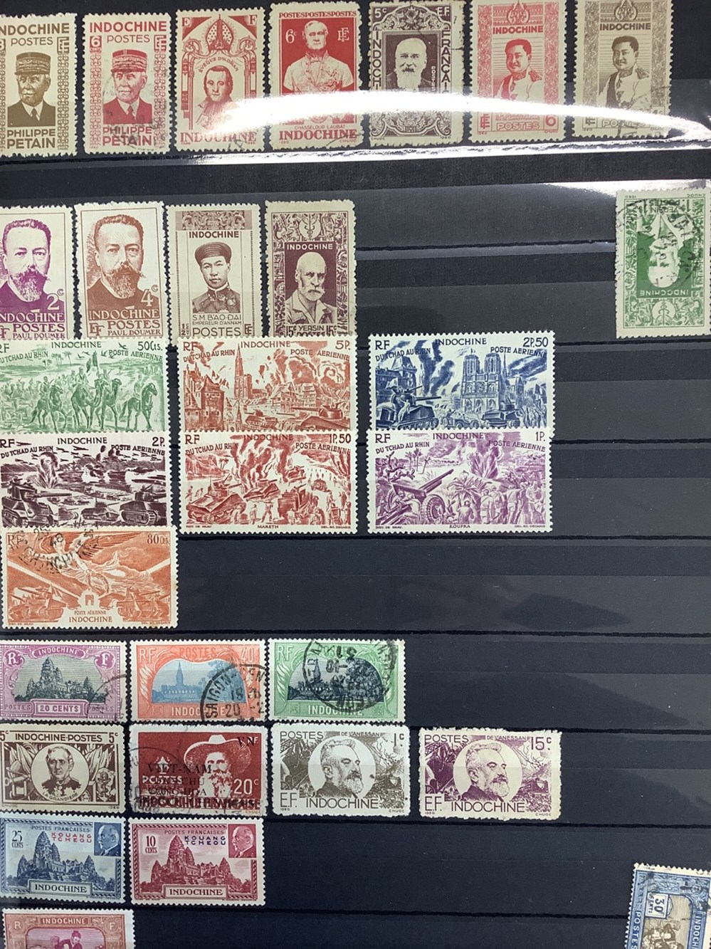 2 albums de timbres divers dont Vatican, Liban, Turquie, Syrie, Indochine etc 13 monnaies 2 albums de timbres divers dont vatican liban turquie syrie indochine etc