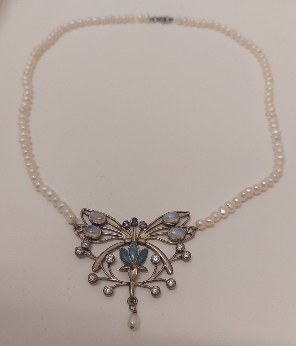 Pärlcollier med dekordel i silver art antiquities parlcollier med dekordel i silver