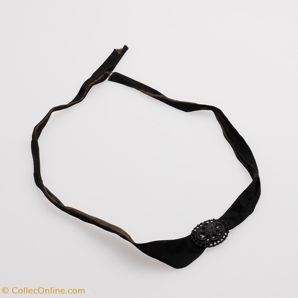 Sammet choker med dekorelement Berliner Eisen jewels clocks jewelry sammet choker med dekorelement berliner eisen