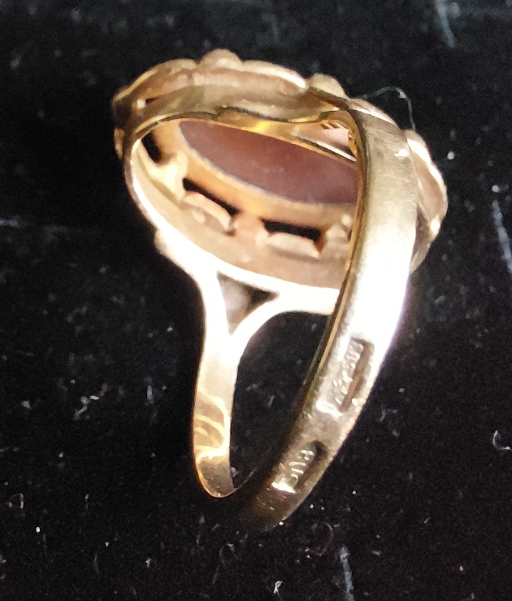 art antiquities ring med cabuchonslipad korall