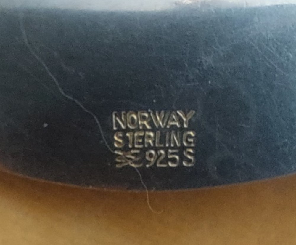 art antiquities brosch emalj norge