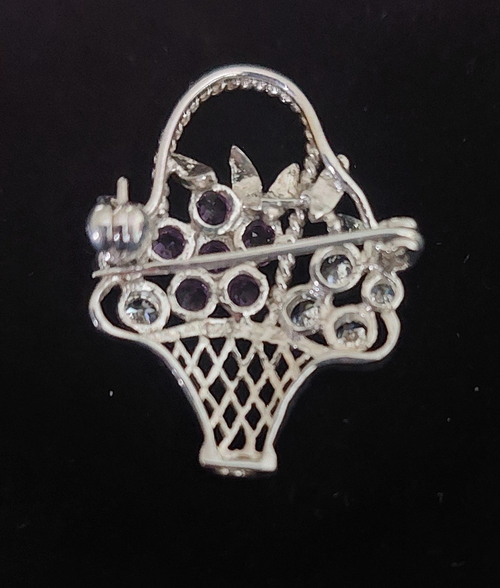 Silverbrosch korg med stenar art antiquities silverbrosch korg med stenar