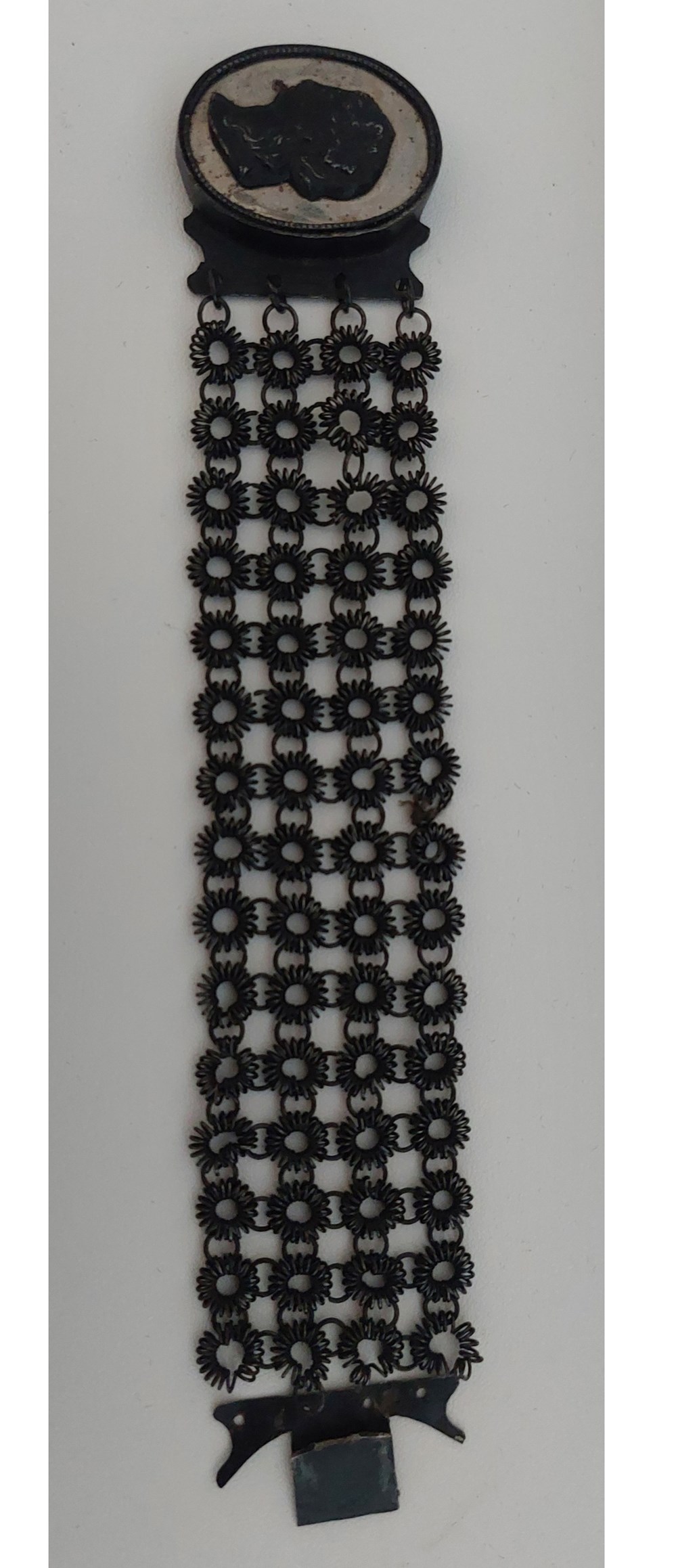 Berliner eisen, armband med profil art antiquities berliner eisen armband med profil