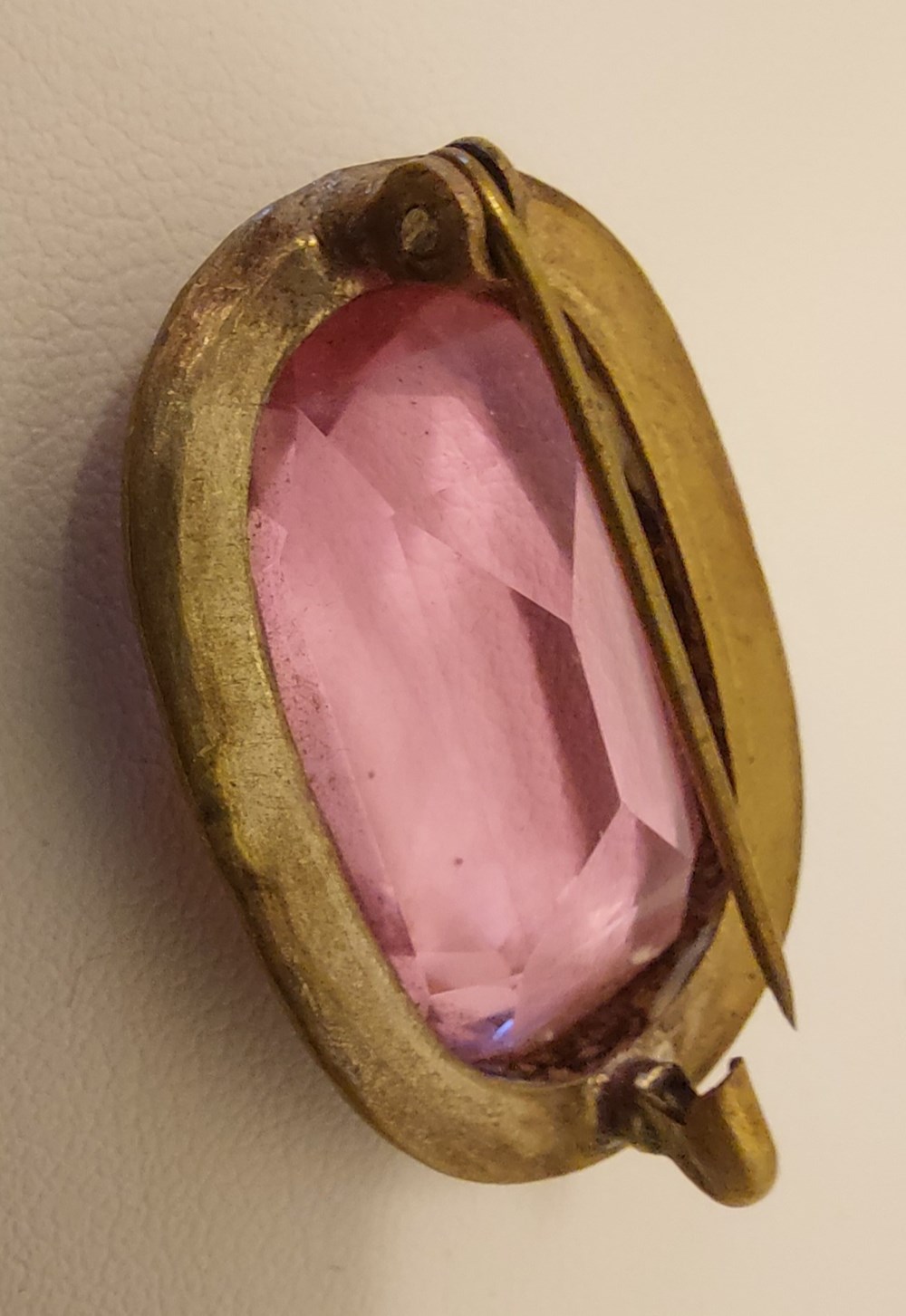 Brosch, rosa sten art antiquities brosch rosa sten