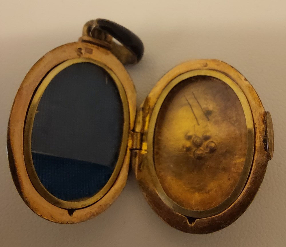 art antiquities medaljong guld och emalj