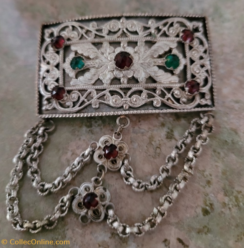 art antiquities halslas vitmetall