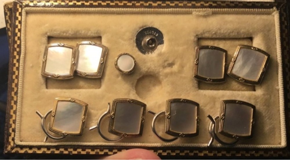 Set med knappar i ask art antiquities set med knappar i ask