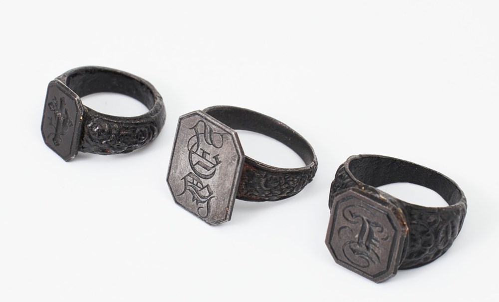 SIGNETRINGAR, tre stycken Berliner Eisen art antiquities signetringar tre stycken berliner eisen