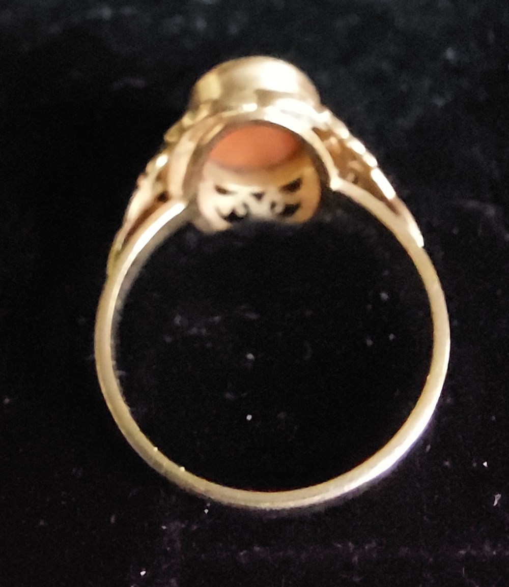 Ring med cabuchonslipad korall art antiquities ring med cabuchonslipad korall