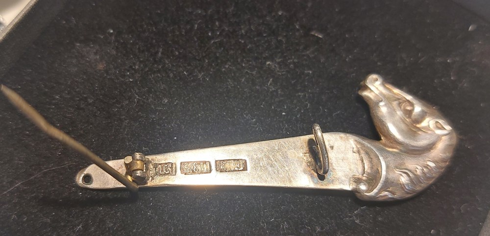 Brosch silver hästhuvud art antiquities brosch silver hasthuvud