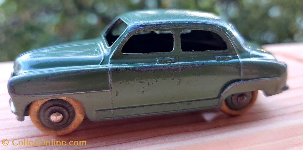 modeles reduits voitures simca aronde berline vert olive
