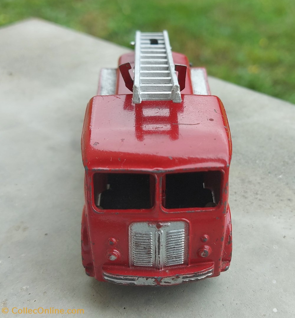 Berliet pompier fourgon premier secours rouge 3 modeles reduits voitures berliet pompier fourgon premier secours rouge