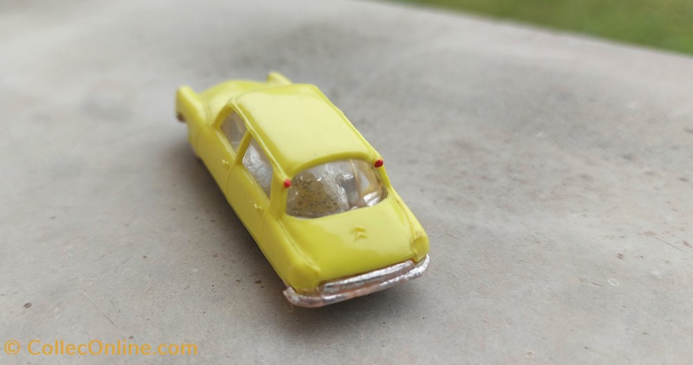 CITROENE DS 19 MICROMINIATURE JAUNE 4 modeles reduits voitures citroene ds 19 microminiature jaune