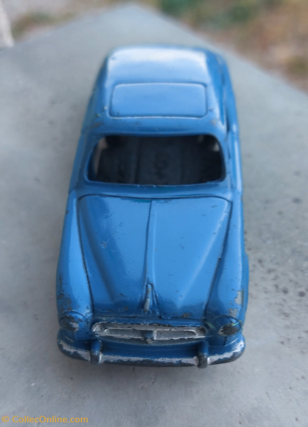 Peugeot 403 berline – sans vitre bleu nattier 24B 2 modeles reduits voitures peugeot 403 berline sans vitre bleu nattier 24b