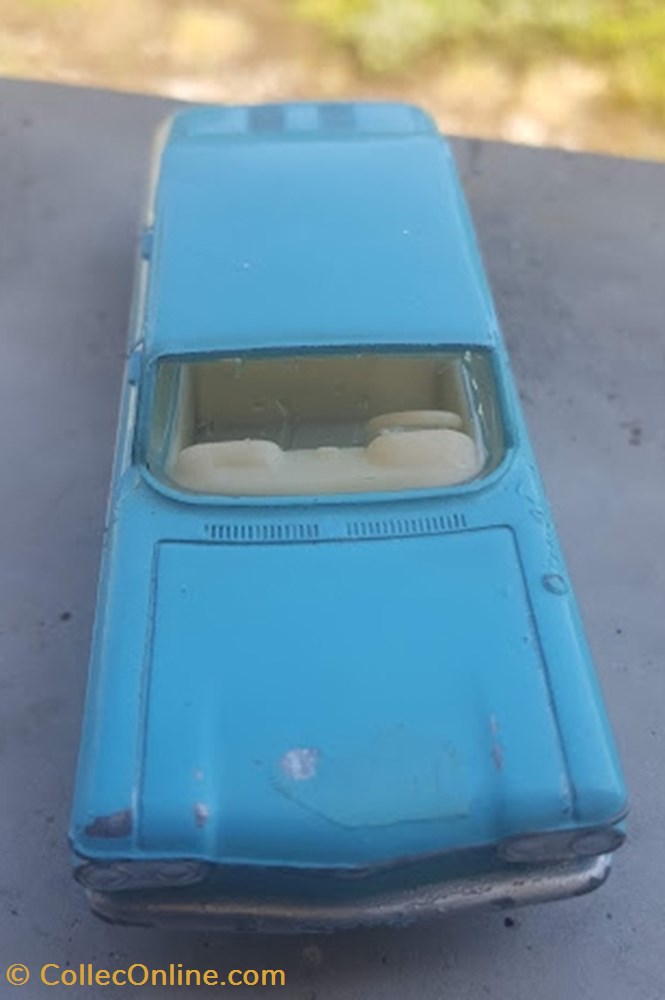 Chevrolet Corvairbleu clair 2 modeles reduits voitures chevrolet corvairbleu clair