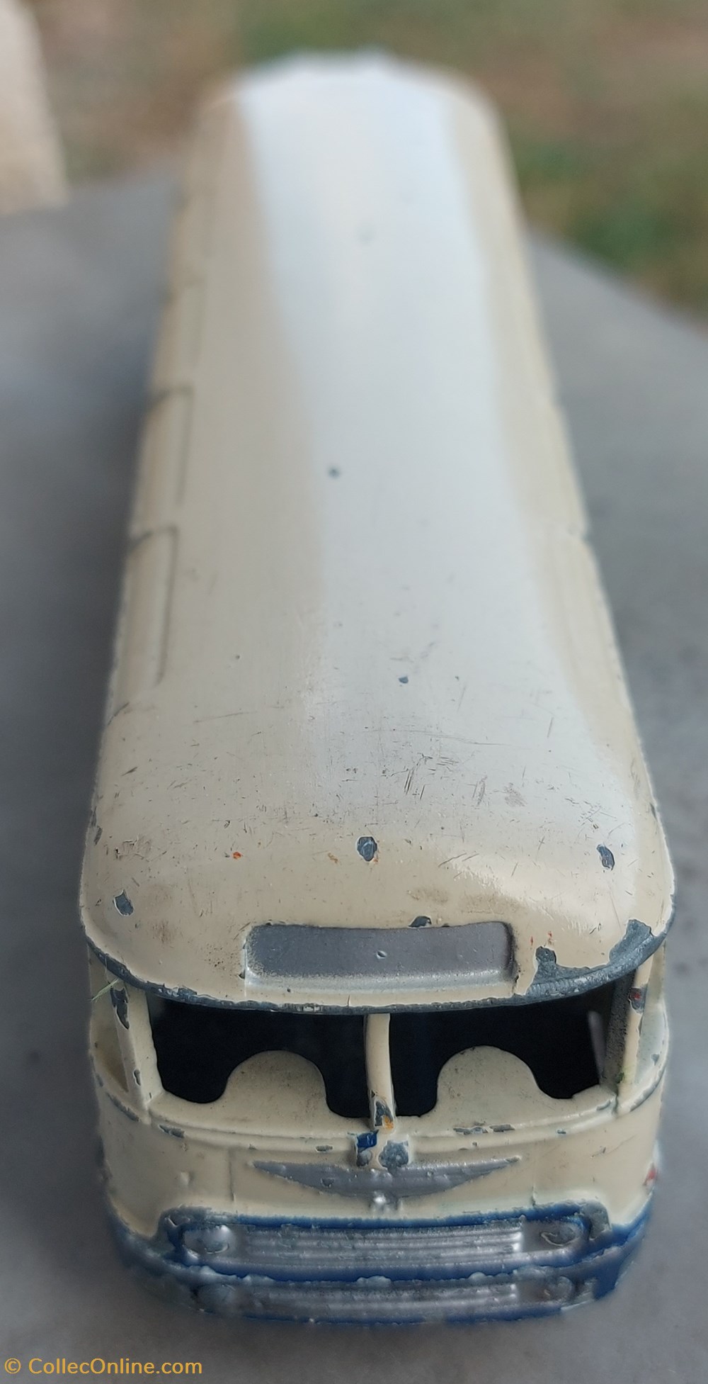 Chausson autocar bleu/crème REF 29F 2 modeles reduits voitures chausson autocar bleu creme ref 29f