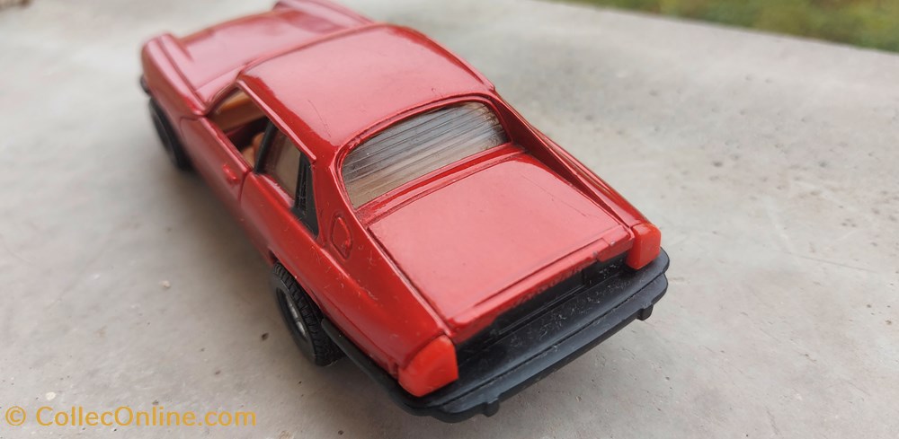 modeles reduits voitures jaguar xjs rouge corgi 1978 81