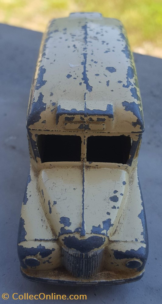 Daimler ambulance N°30H 2 modeles reduits voitures daimler ambulance n 30h