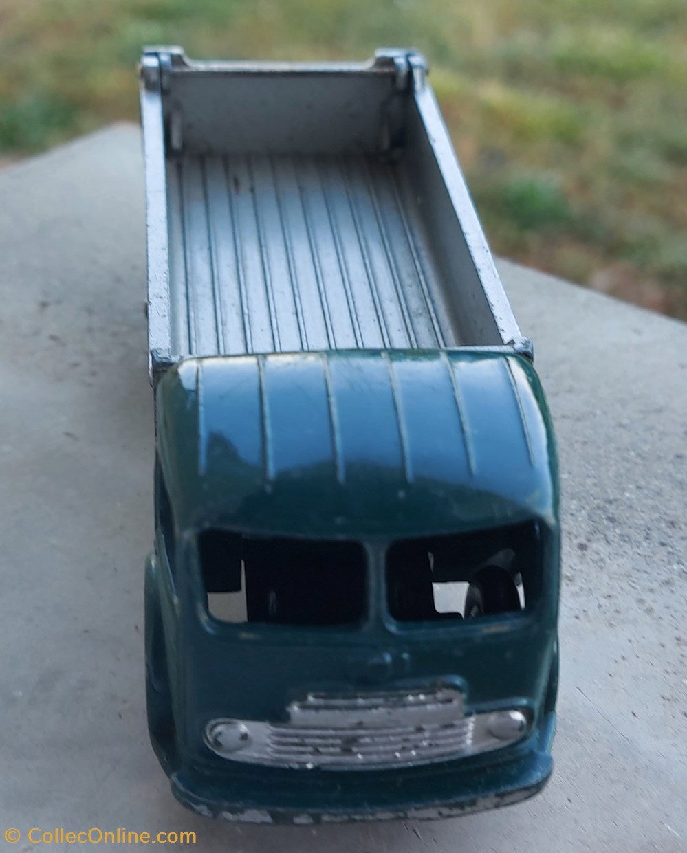 Simca Cargo benne basculante vert foncé/gris clair 33B 2 modeles reduits voitures simca cargo benne basculante vert fonce gris clair 33b