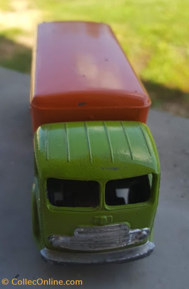 Simca Cargo fourgon vert olive/jaune orangé modeles reduits voitures simca cargo fourgon vert olive jaune orange