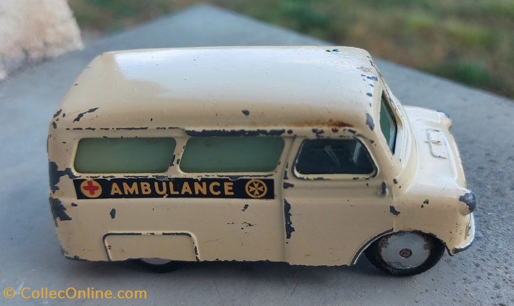 modeles reduits voitures bedford ambulance blanche