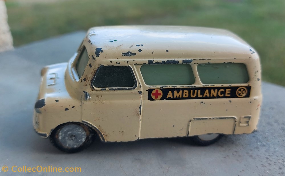 modeles reduits voitures bedford ambulance blanche